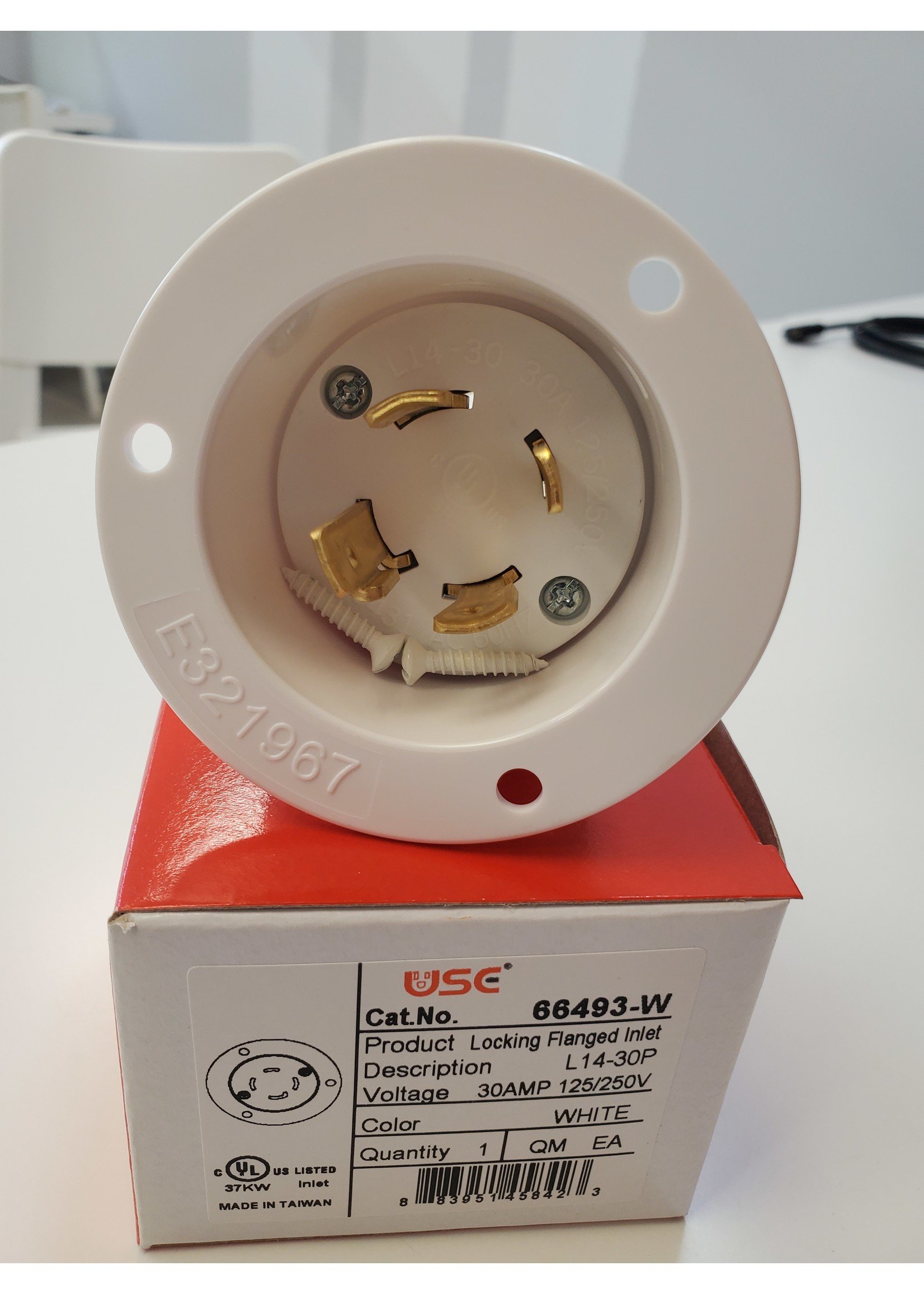 ENERLITES LOCKING FLANGED INLET (L14-30PFI)