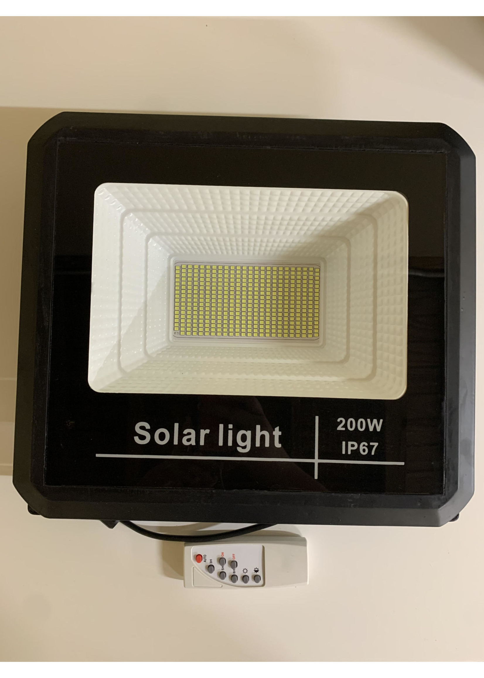CIRCLE TRADING  200W LUZ SOLAR CON CONTROL REMOTO Y PLACA SOLAR (25-8CQGM200)