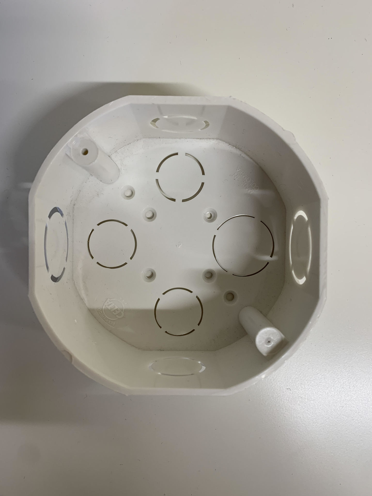 OCTAGONAL PVC BOX 1/2