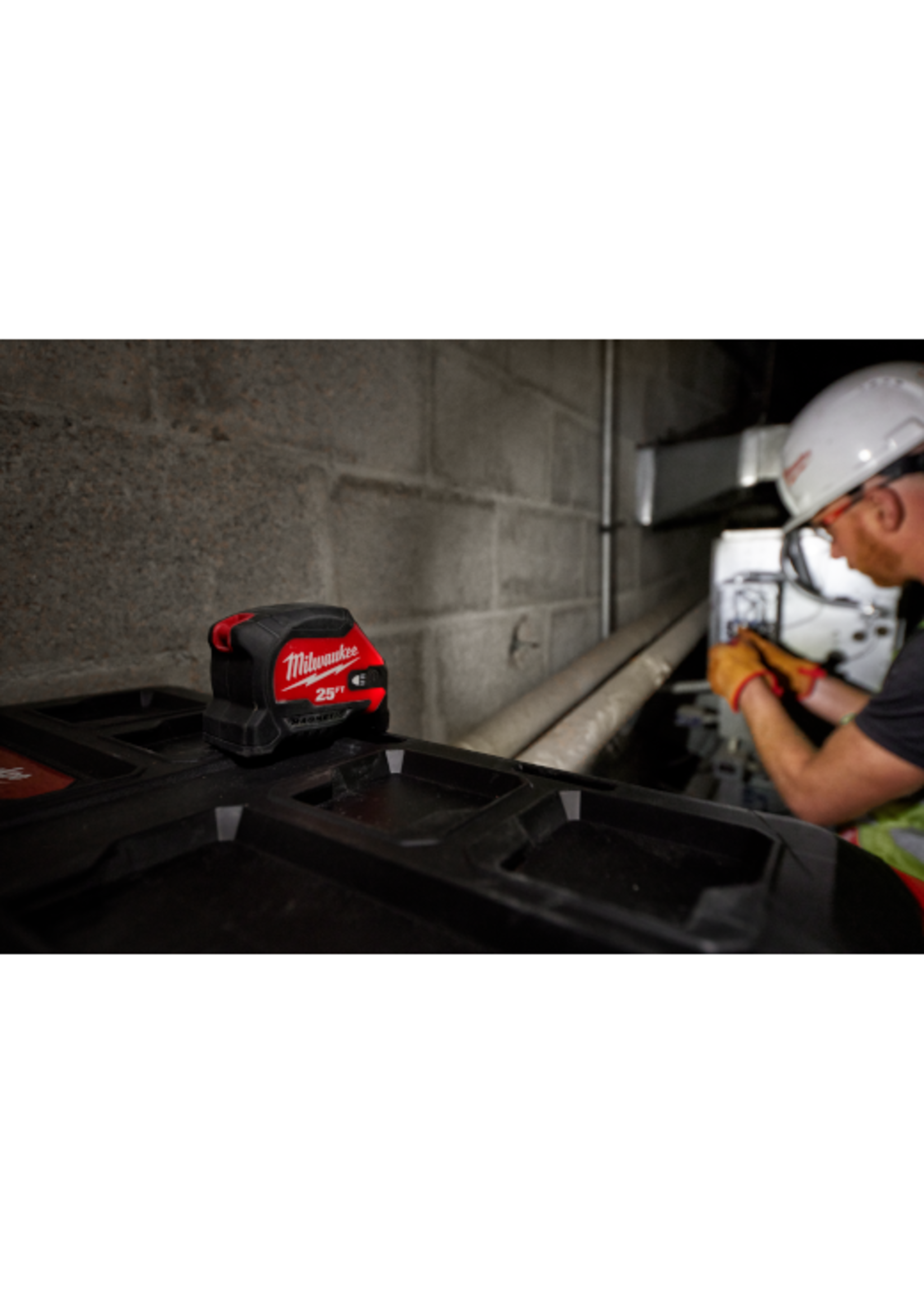 MILWAUKEE MILWAUKEE 25ft Compact Wide Blade Magnetic Tape Measure w/ Rechargeable 100L Light / 48-22-0428