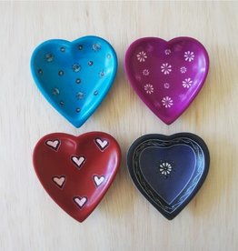 Venture Imports Pattern Heart Dishes