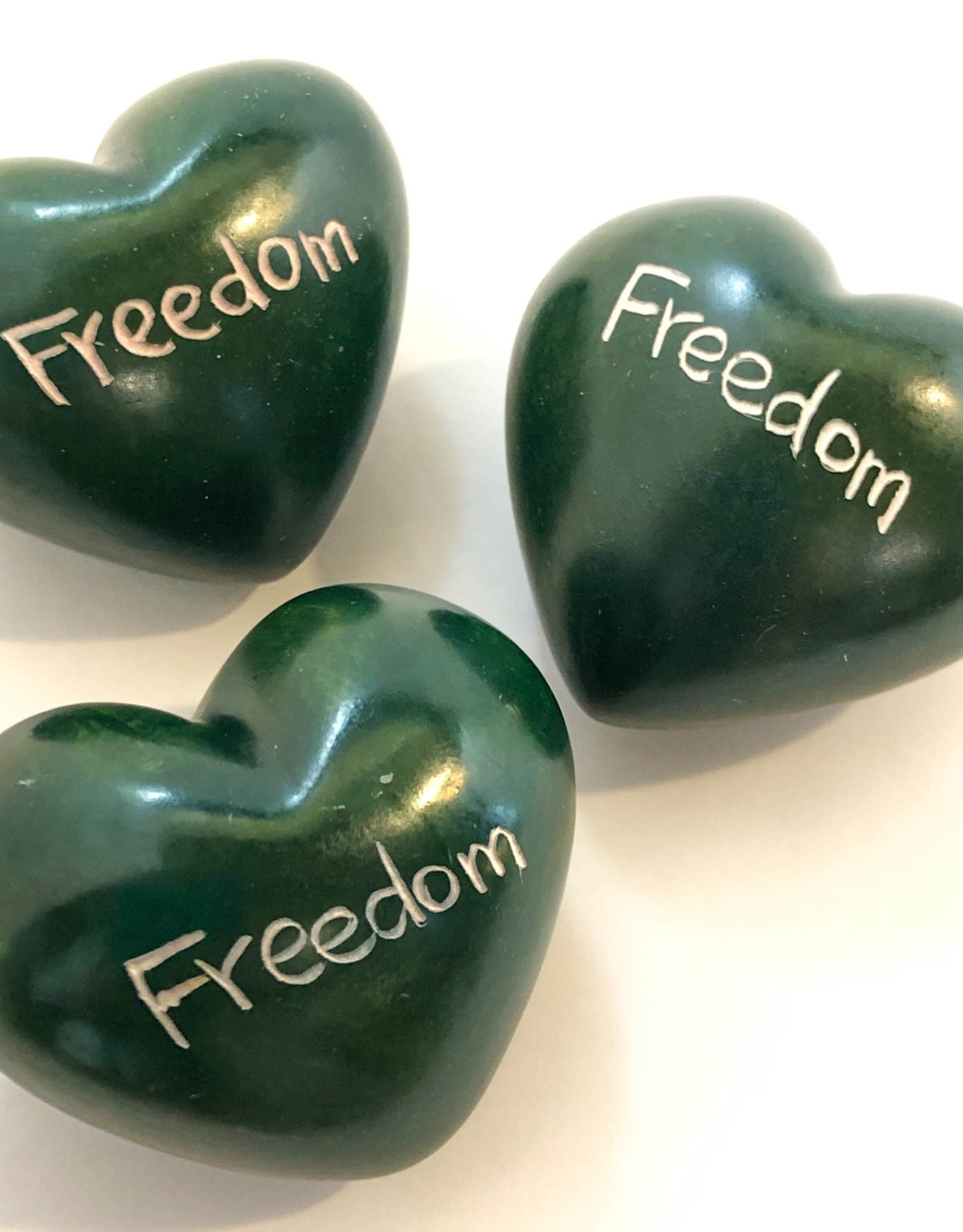 Venture Imports Word Hearts - Freedom, Green