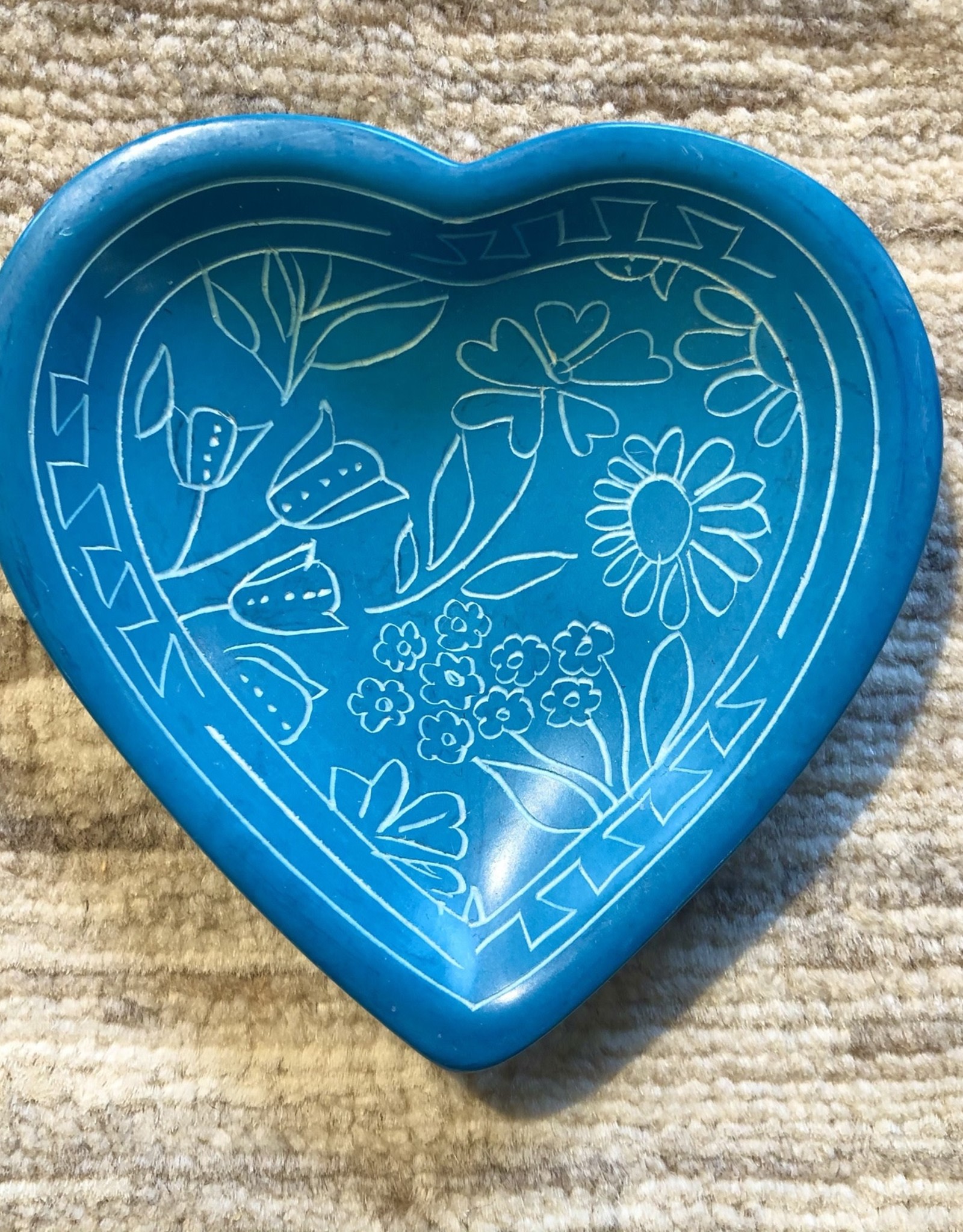 Venture Imports Pattern Heart Dishes