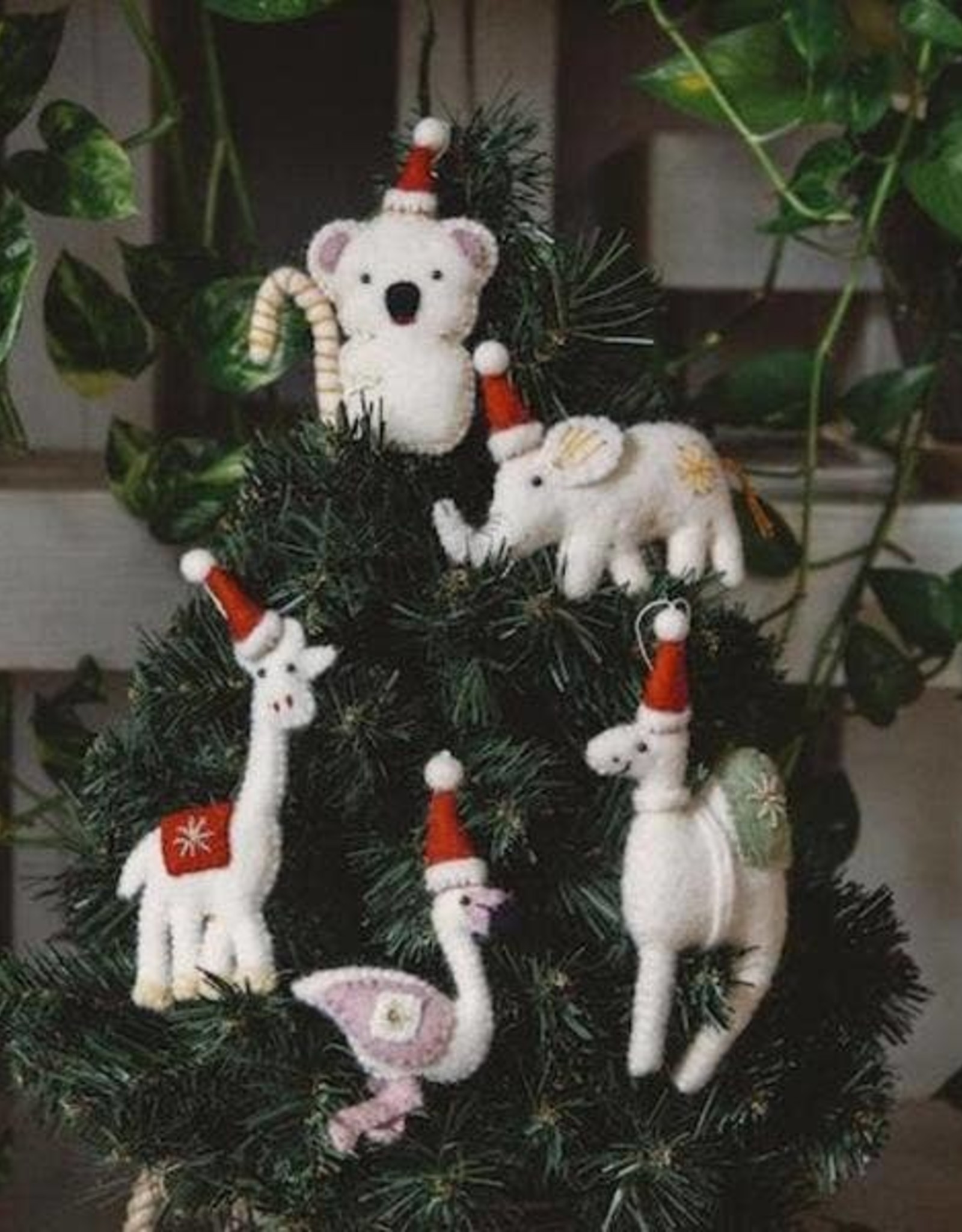 Global Goods Partners Embellished Felt Giraffe Ornament