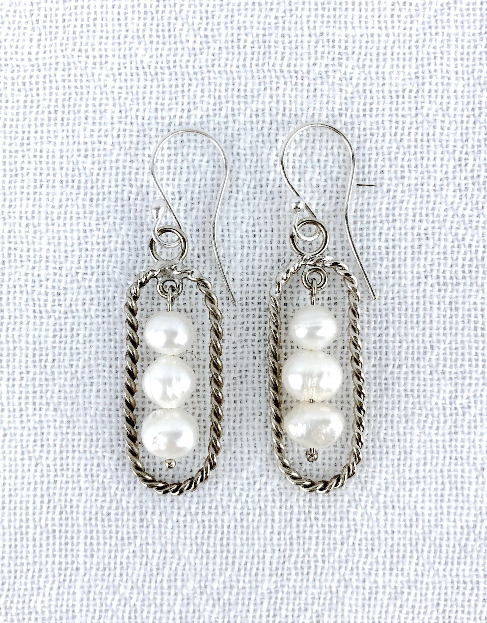 Abrazo Style Perla Trio Pearl Earrings