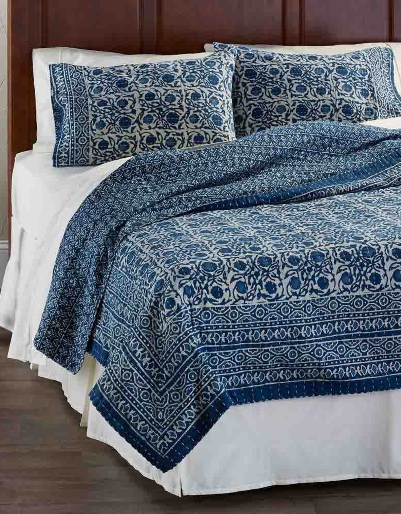 https://cdn.shoplightspeed.com/shops/639902/files/52033984/1600x2048x1/serrv-geo-stripe-dabu-cotton-bedding-pillow-shams.jpg