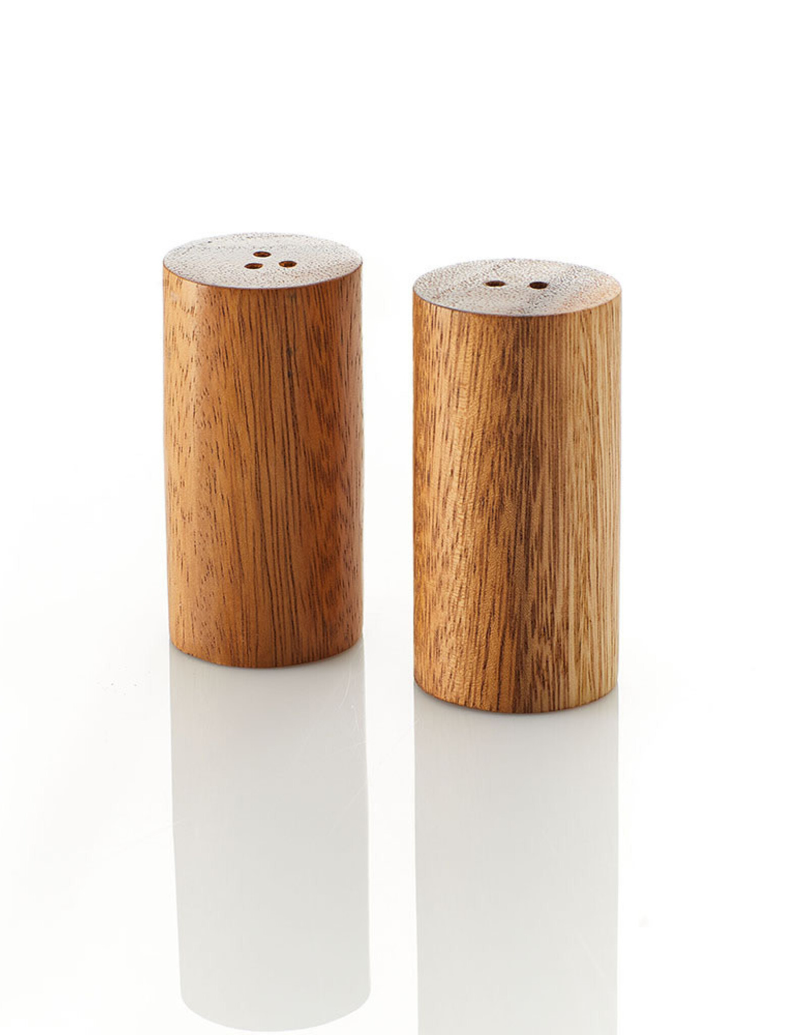 https://cdn.shoplightspeed.com/shops/639902/files/55149591/1600x2048x1/serrv-kayu-salt-and-pepper-shakers.jpg