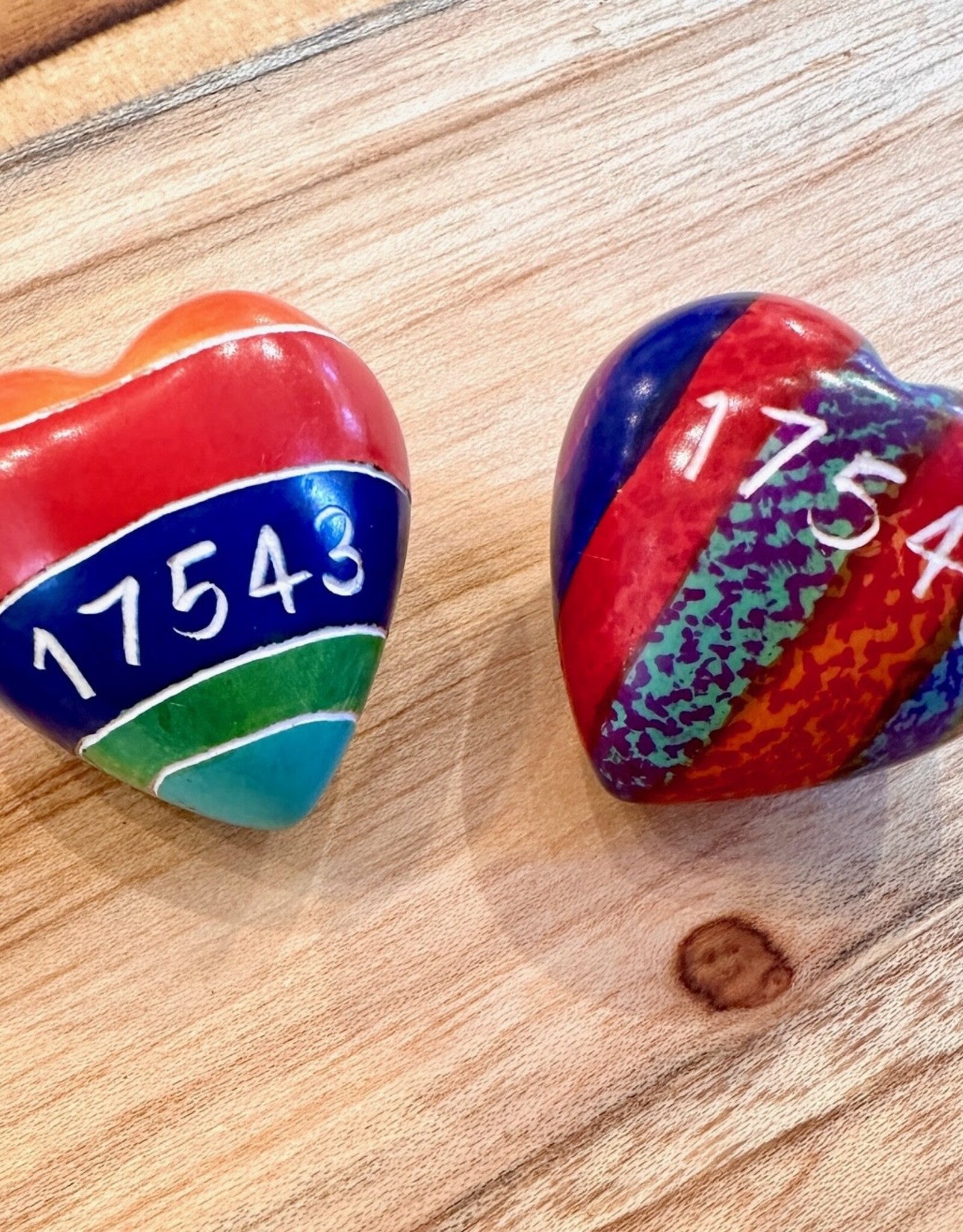 Global Crafts 17543 ZIP Word Hearts - Multicolor