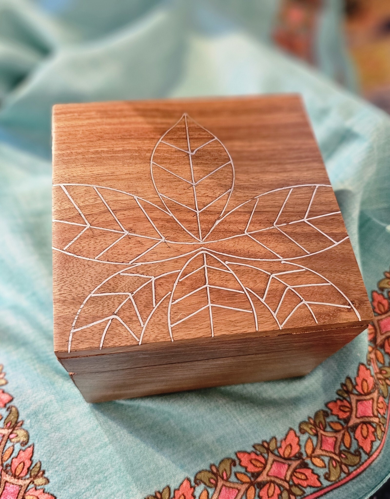 Serrv Leaf Inlay Wooden Keepsake Box