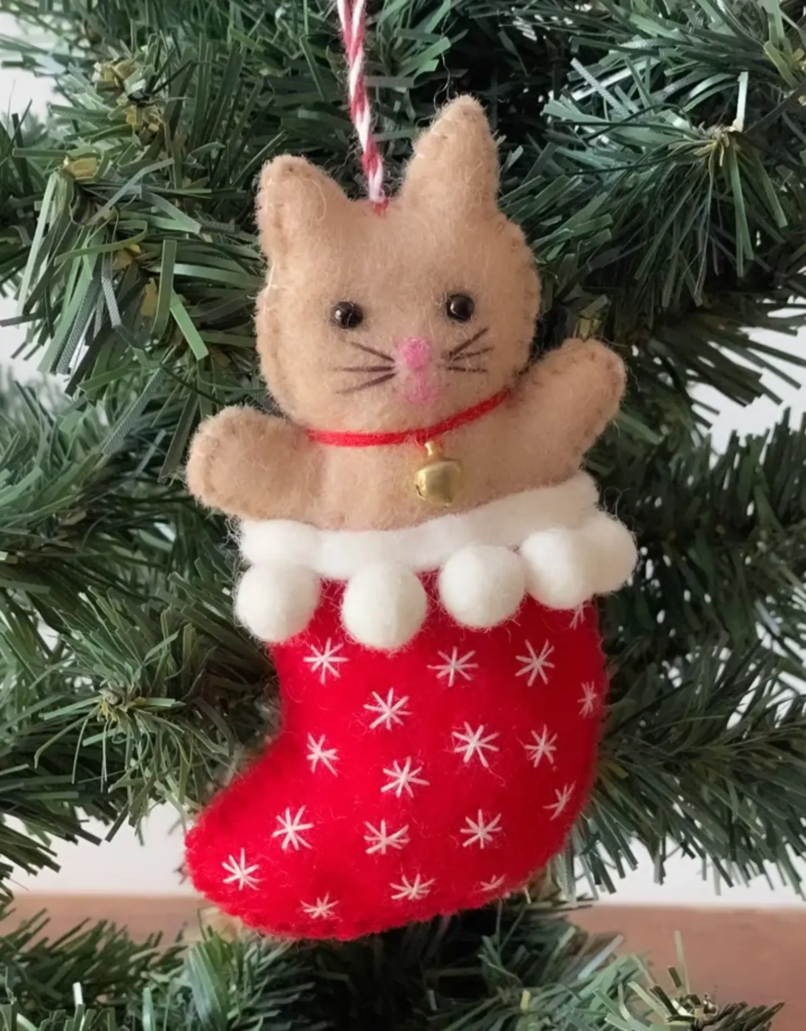 Global Crafts Kitty in Stocking Felt Ornament