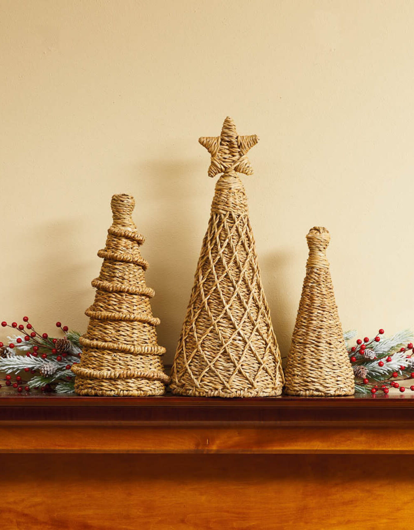 Serrv Medium Hogla Basket Tree