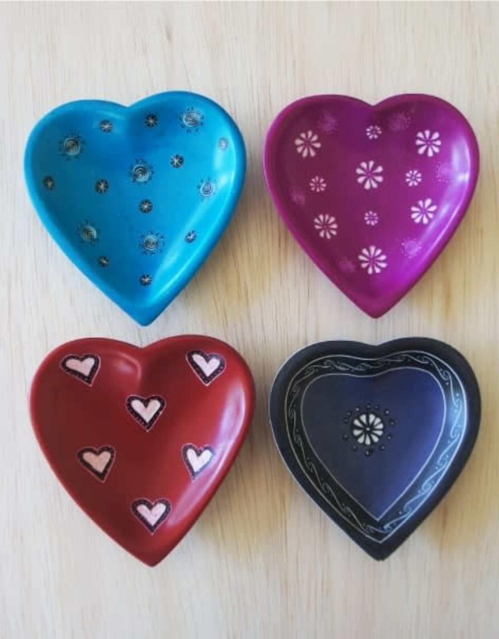 Venture Imports Pattern Heart Dishes