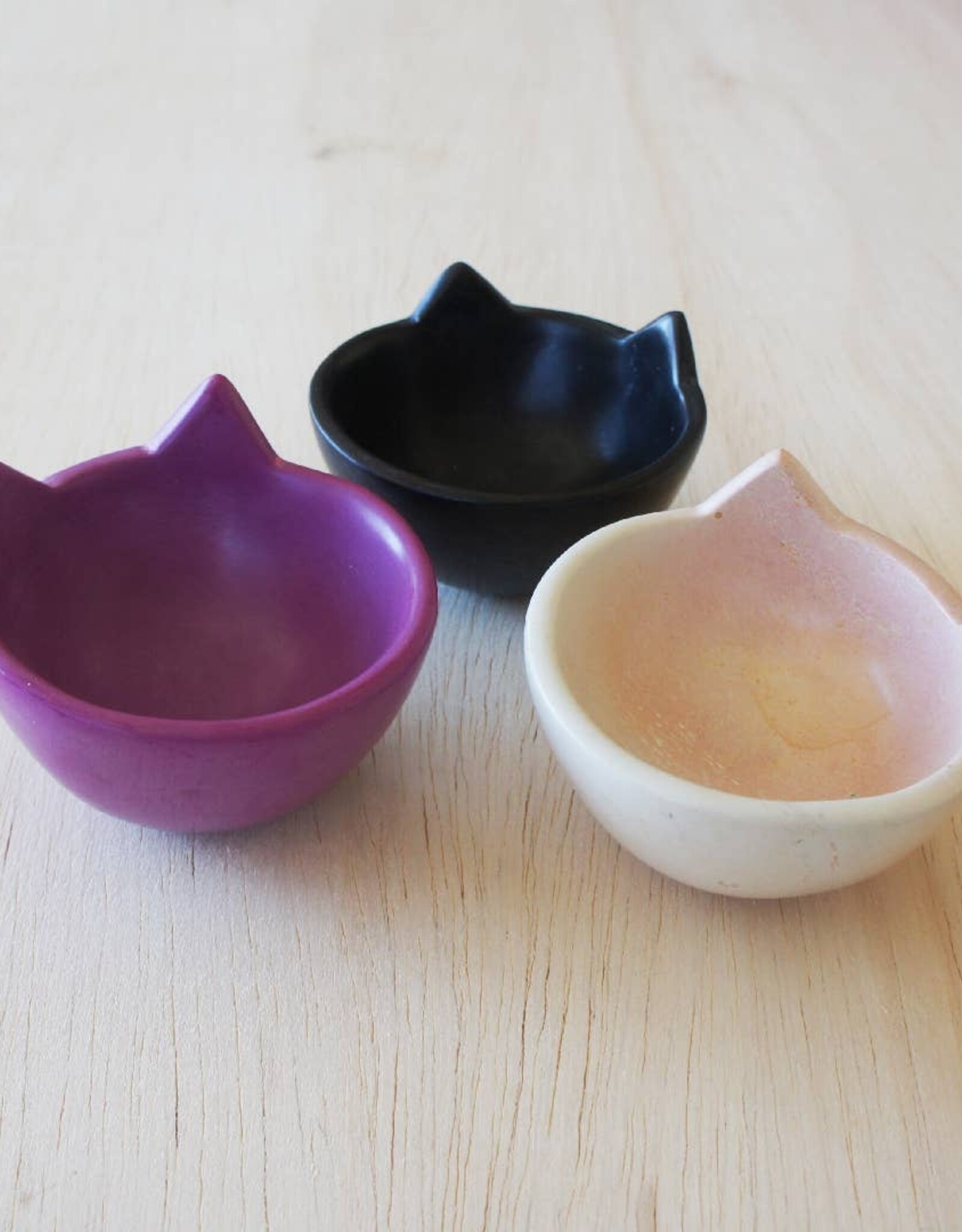 Venture Imports Cat Head Bowl - Kisii Stone