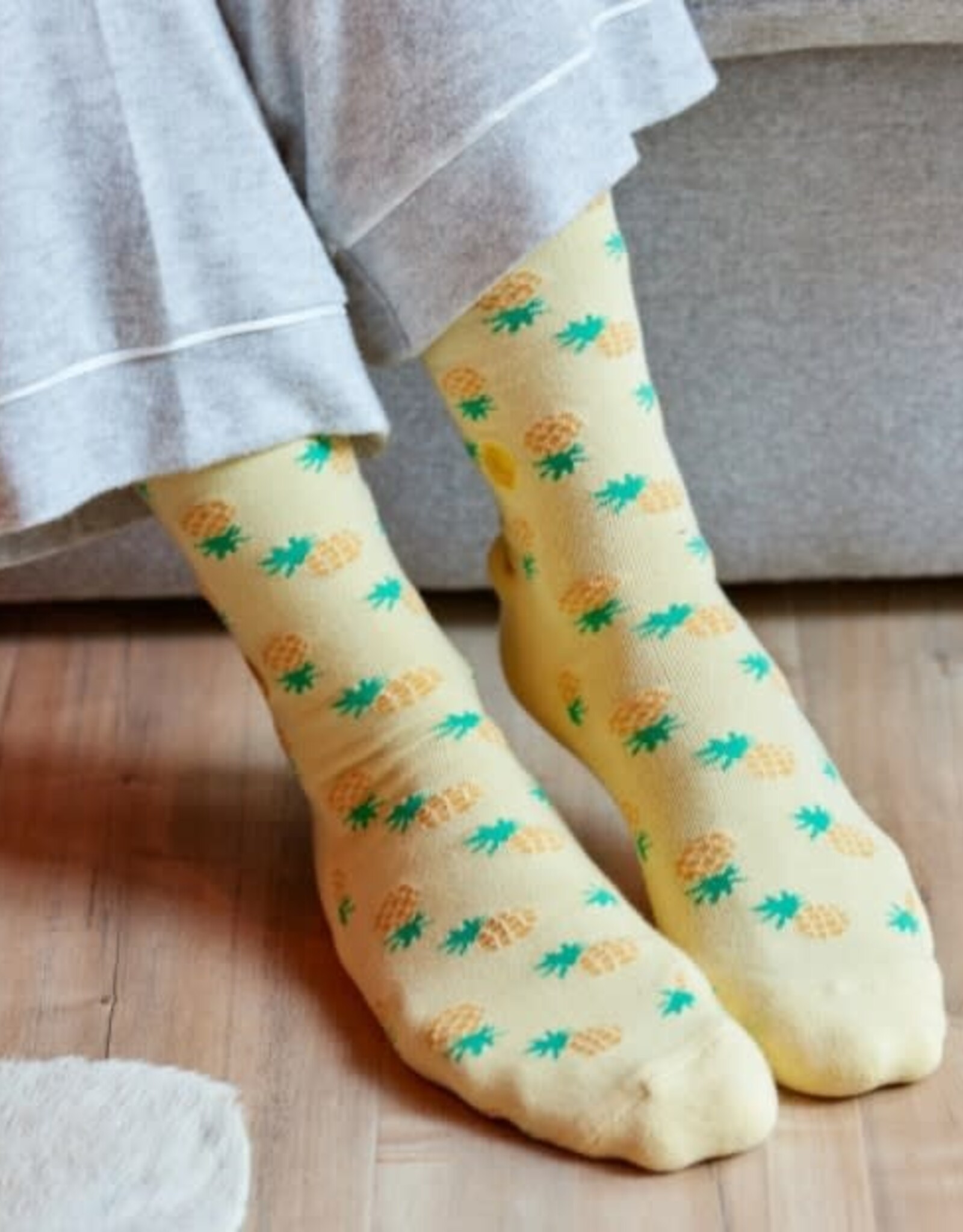 Conscious Step Socks that Provide Meals (Pineapples)