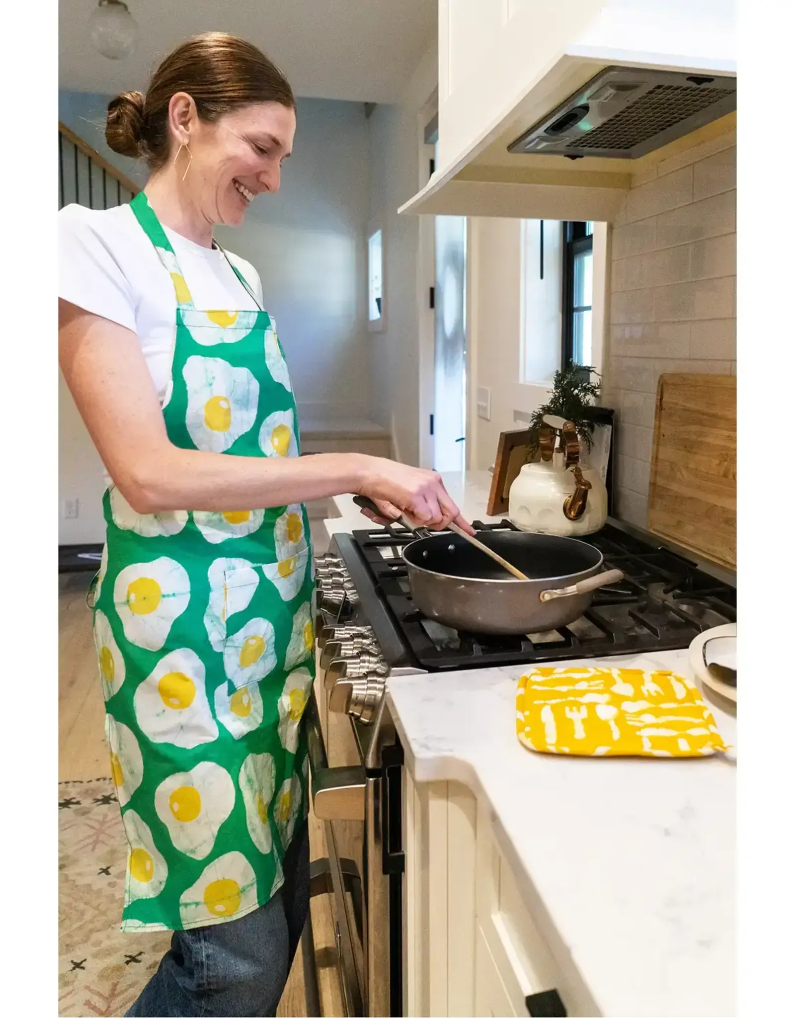 Global Mamas Apron Adult Green Eggs