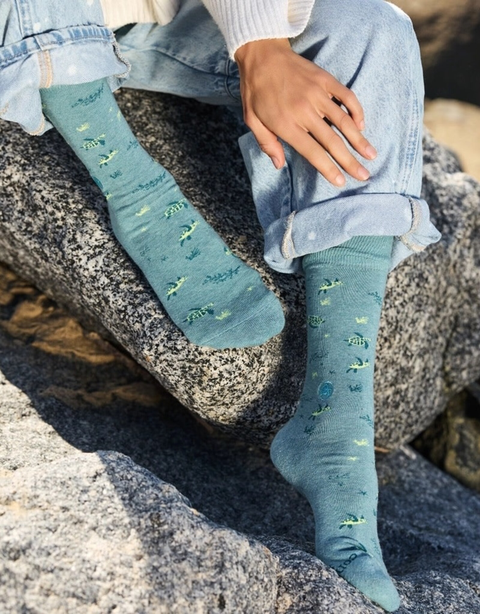 Conscious Step Socks that Protect Sea Turtles (Light Blue)