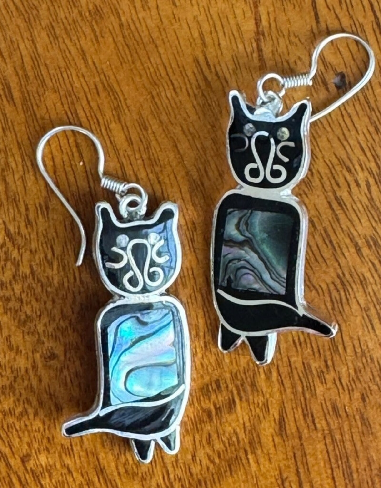Global Crafts Alpaca Silver Abalone Kitty Cat Earrings
