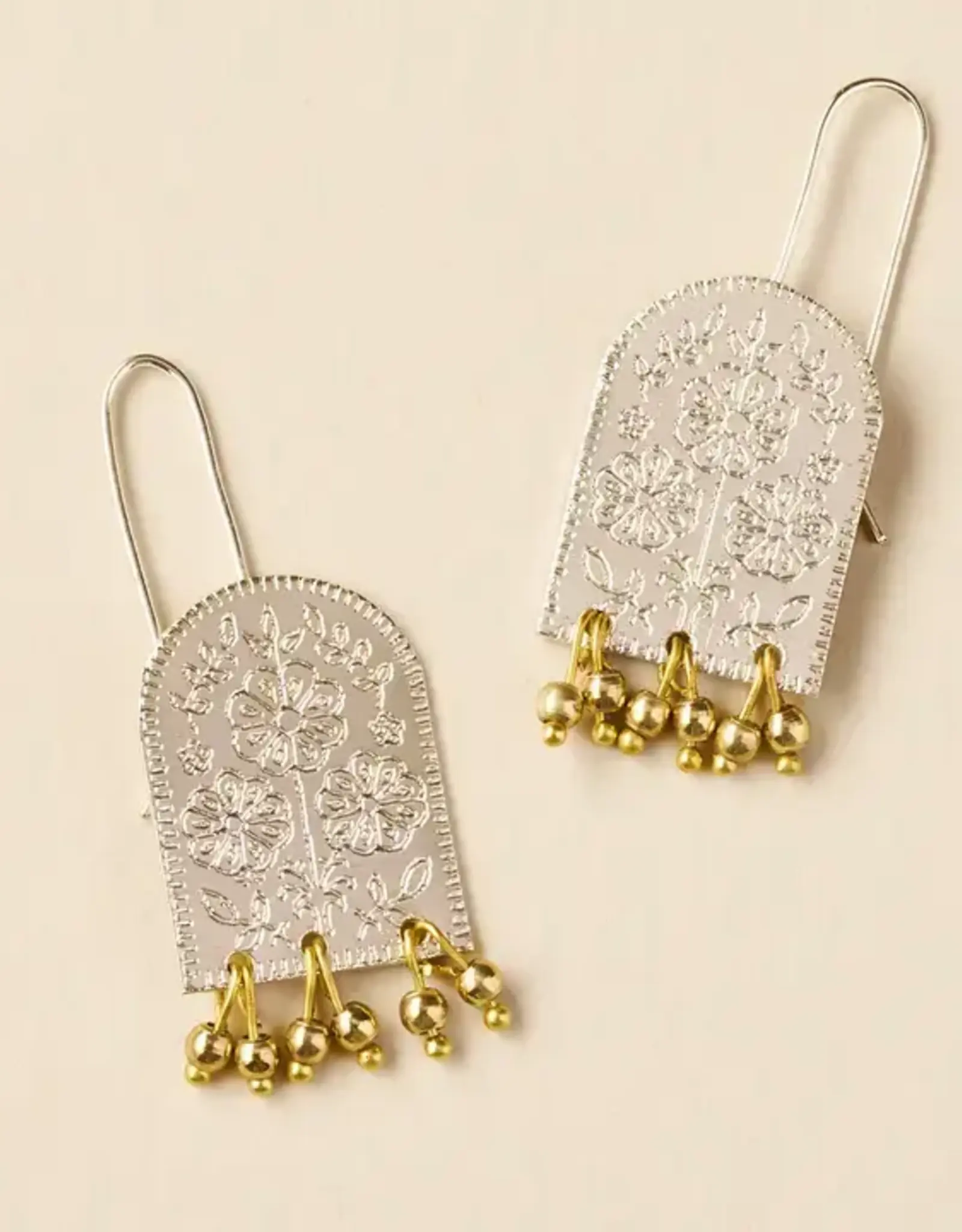 Matr Boomie Haveli Etched Statement Earring