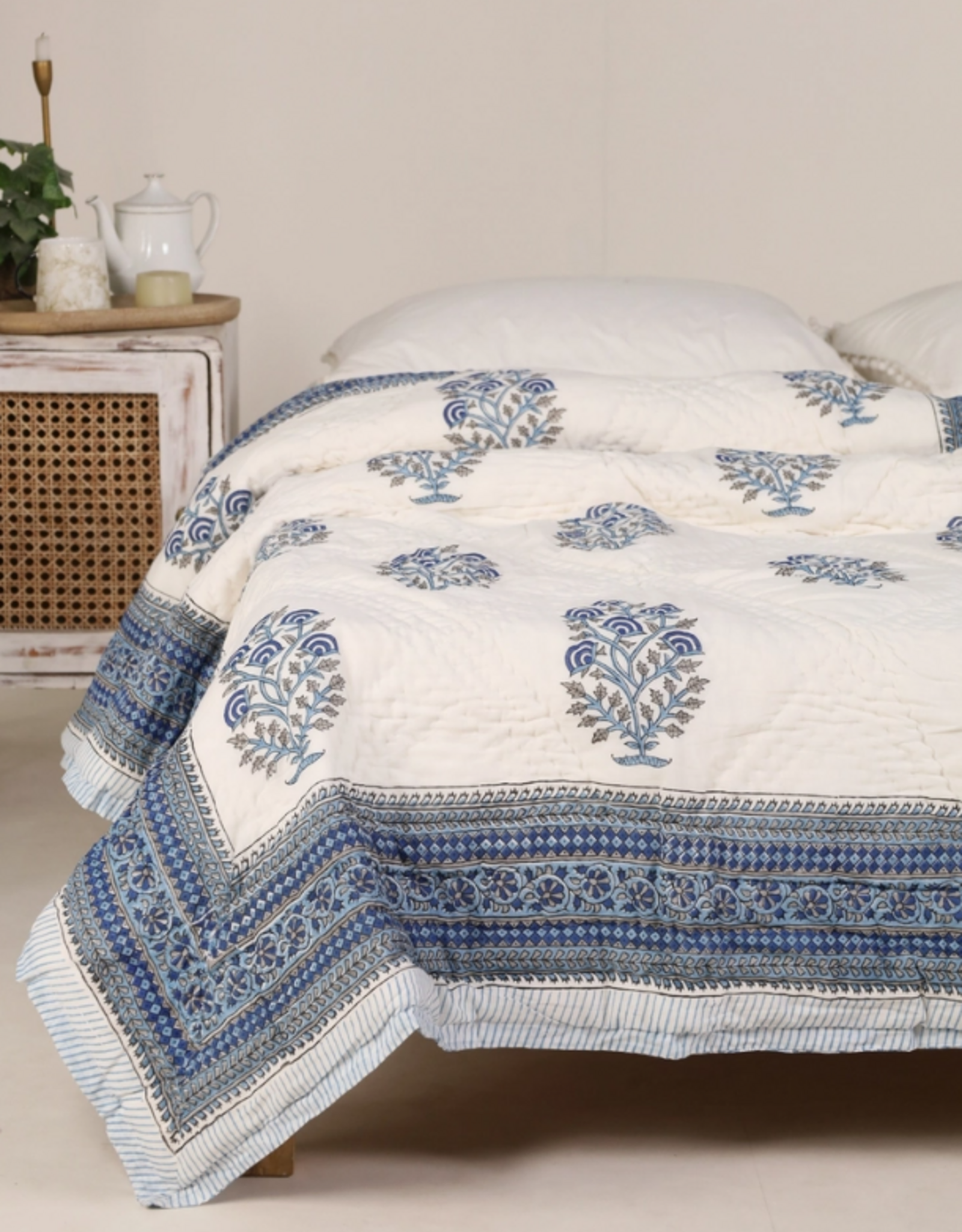 Mela Artisans Mughal Floral Handprinted Reversible Quilt - Blue (60" x 90")