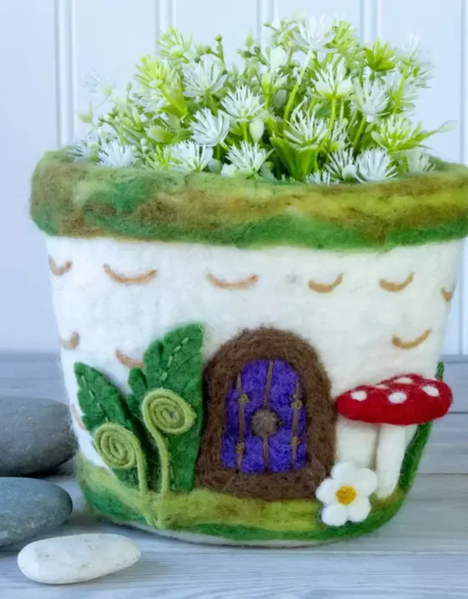 dZi Handmade Woodland Cottage Felt Pot