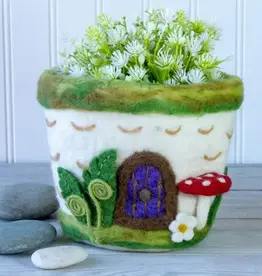 dZi Handmade Woodland Cottage Felt Pot