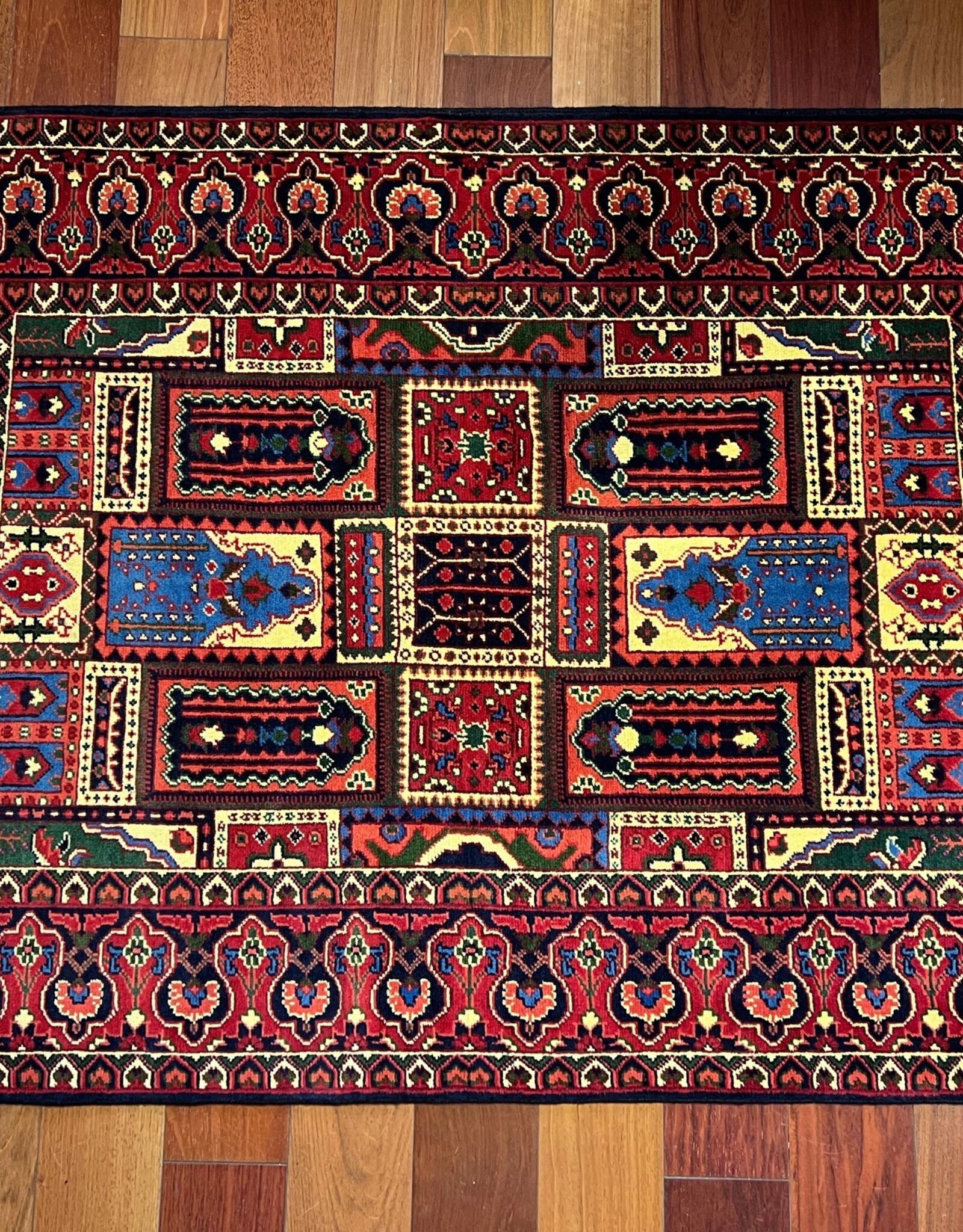 Bunyaad Pakistan 2241232  Red Khal Mamdi  3.7 X 5.0