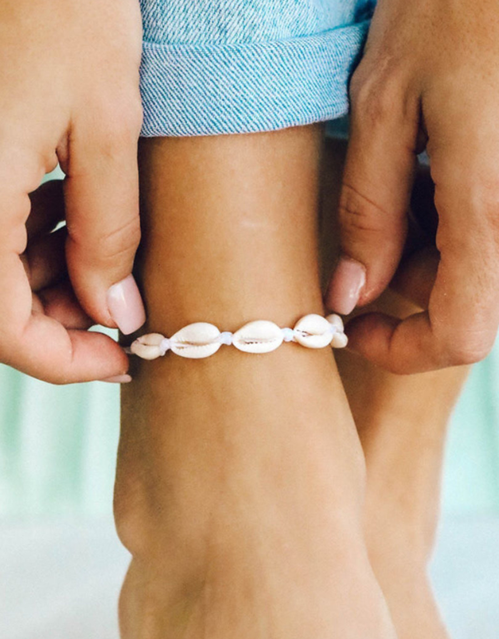 Pura Vida Pura Vida Knotted Cowries Anklet White