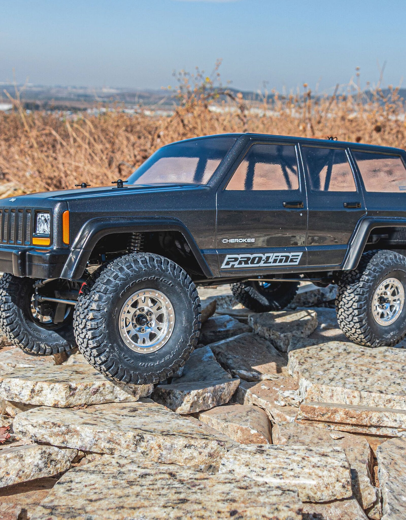 Proline PRO363500 1/10 2001 Jeep Cherokee Clear Body 12.3” (313mm) Wheelbase Crawlers