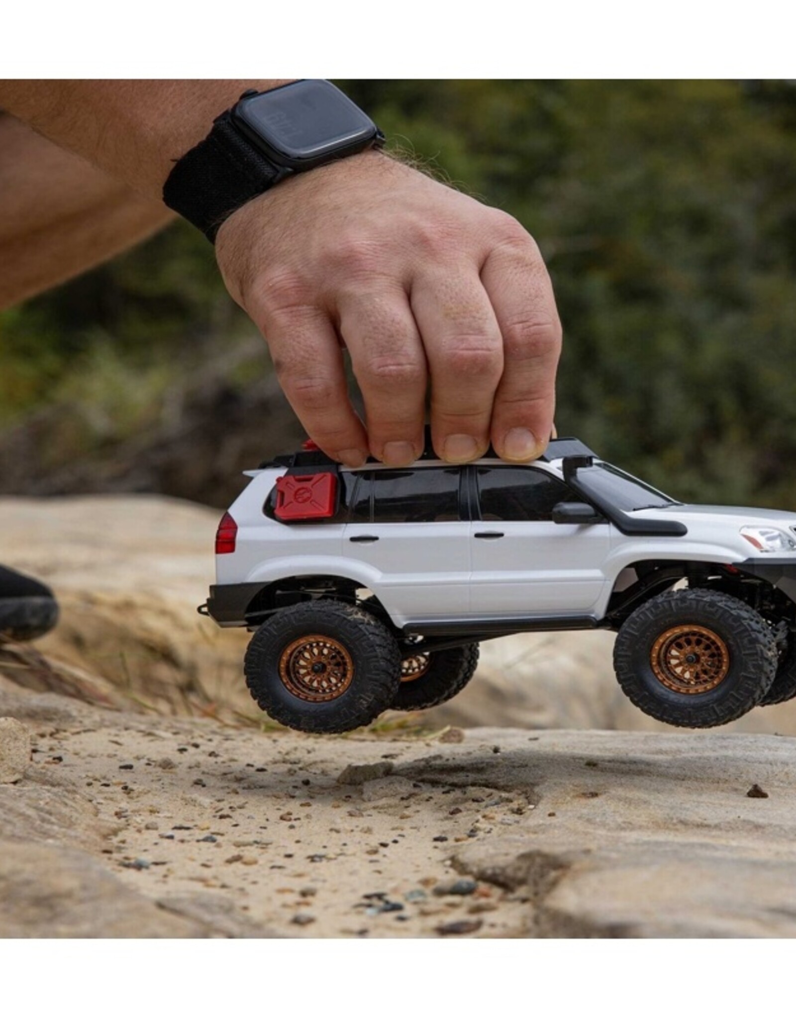 Axial AXI-1532T1 1/24 SCX24 Lexus GX 470 4X4 Rock Crawler RTR, White