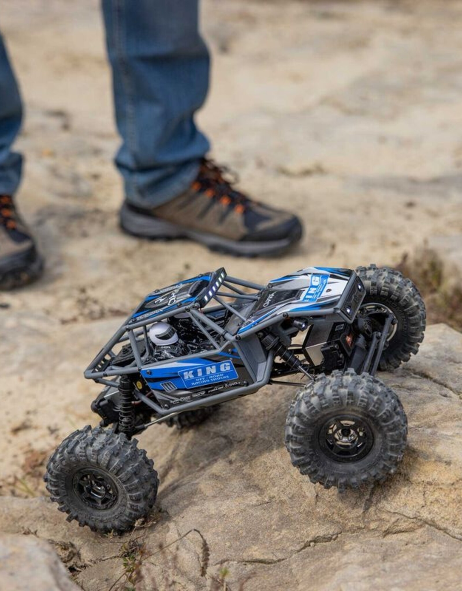 Axial AXI-1750T1 1/18 UTB18 Capra 4WS 4WD Trail Buggy RTR with Battery & Charger, Blue