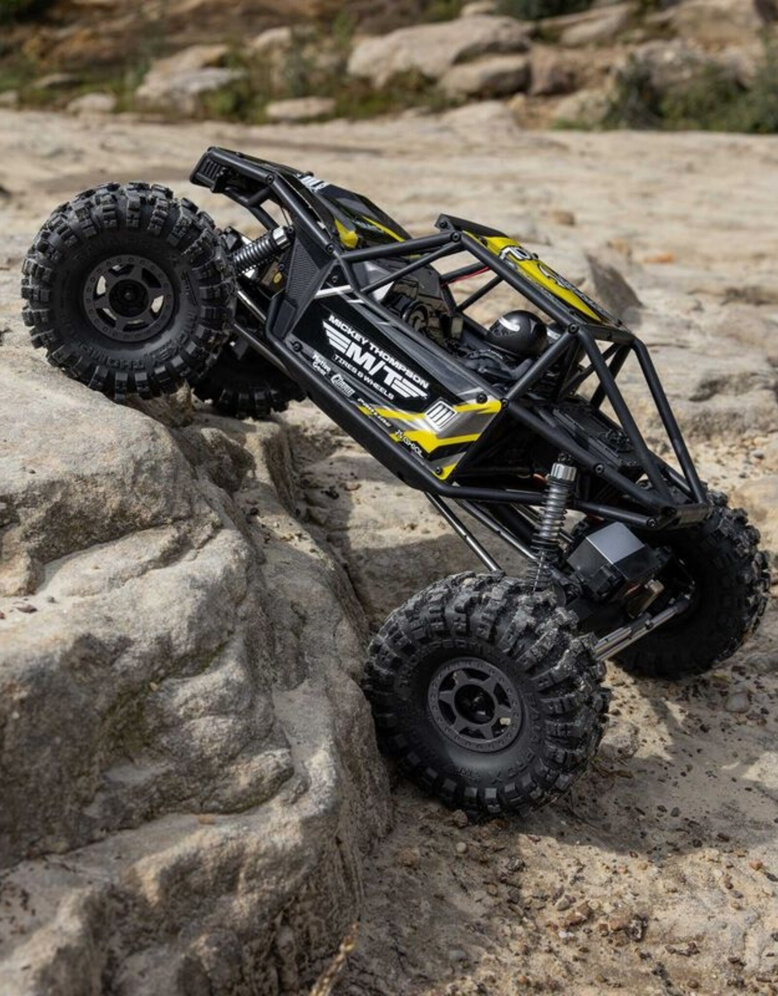 Arrma AXI-1543T2 1/10 UTB10 Capra 1.9 4WS 4X4 Unlimited Trail Buggy Brushed RTR, Yellow