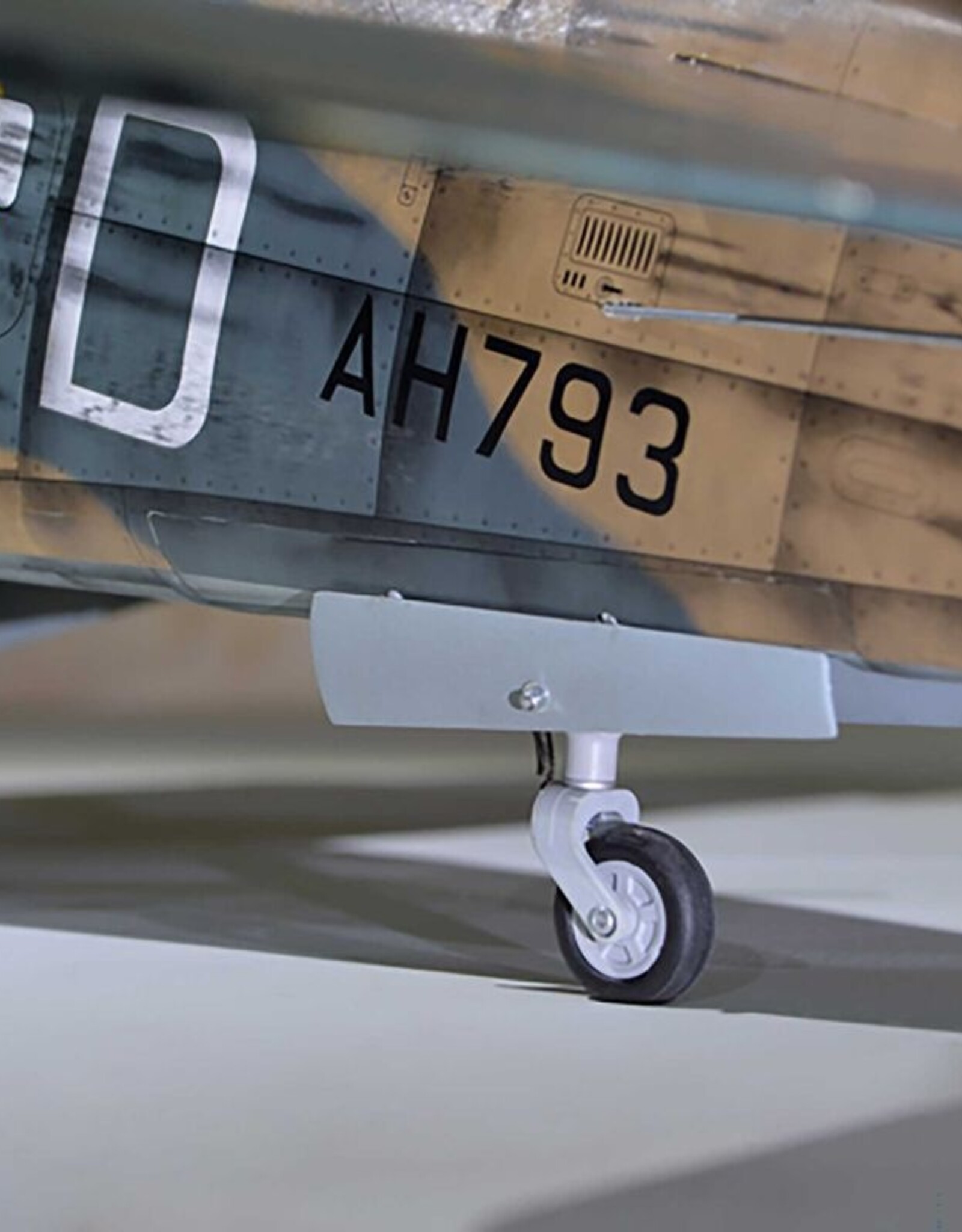 phoenix PMMA0216  P-40 Warhawk 35-55cc ARF