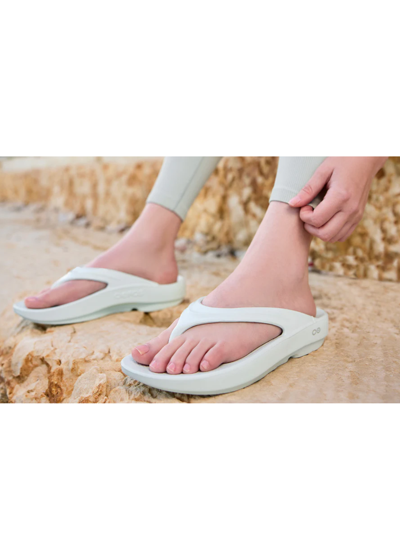OOFOS OOFOAM OOLALA SOLID GLOSS RECOVERY FLIP FLOP