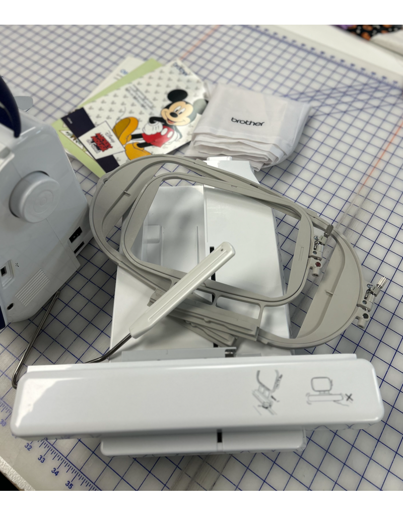 Pre-owned Innovis NQ3600D The Fashionista 2 Sewing, Quilting and Embroidery Machine