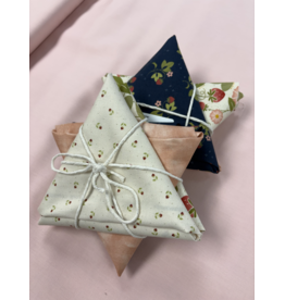 fat quarter bundle Strawberry Patches (4)