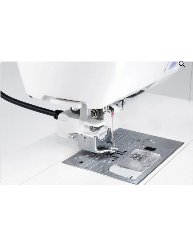 Janome Skyline S8