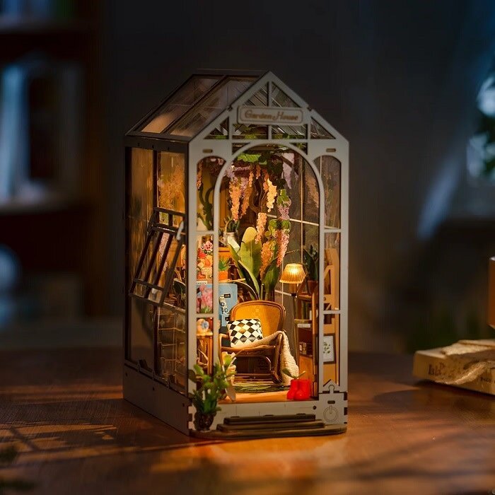 ROETGB06 - Rolife Holiday Garden House DIY Book Nook Shelf Insert