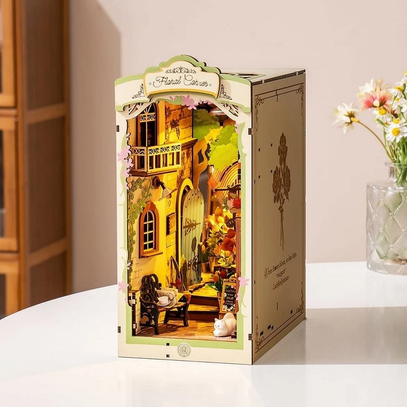 ROETGB09 - Floral Corner Book Nook - Stories in Books