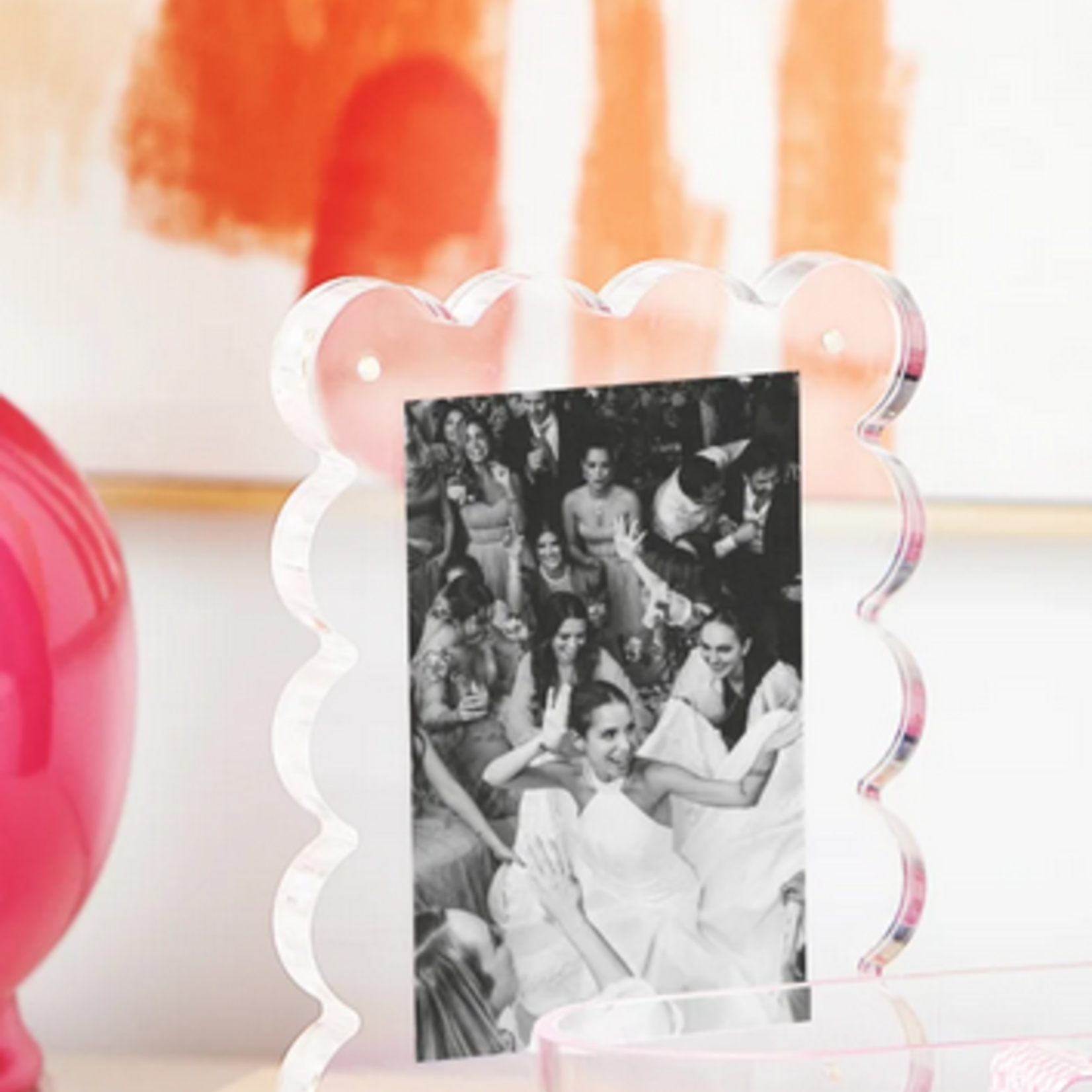 Scalloped Acrylic Frame 4 x 6