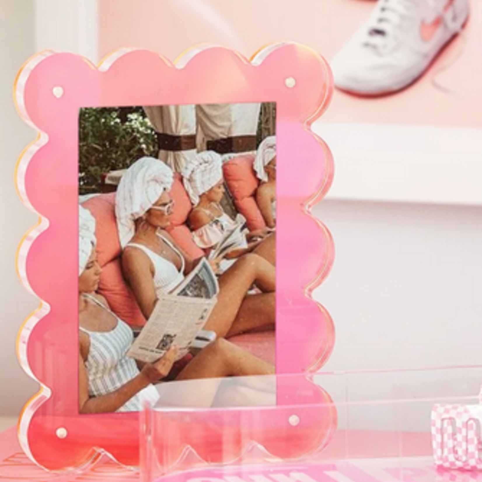Scalloped Acrylic Picture Frame