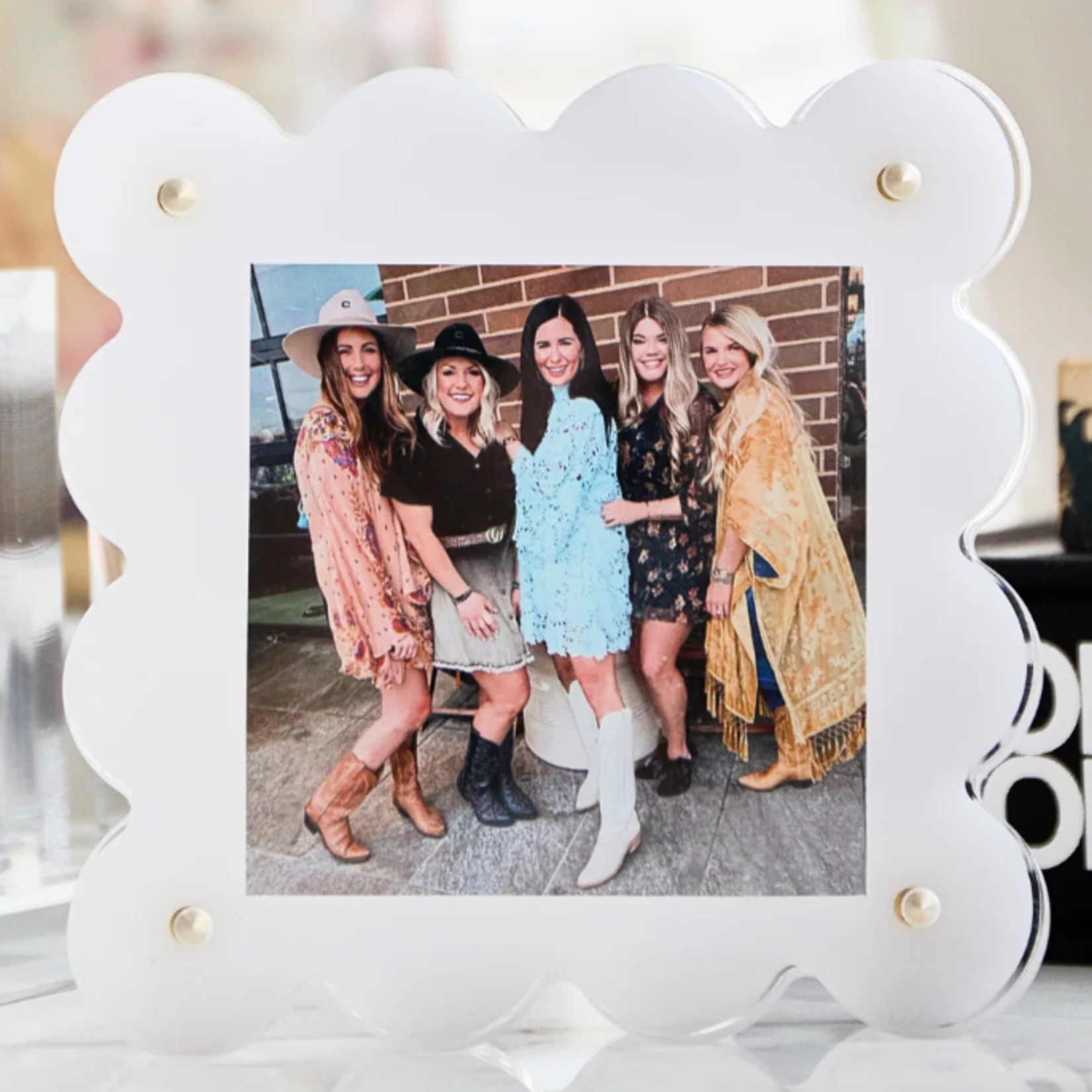 Scalloped Acrylic Frame 5 x 5
