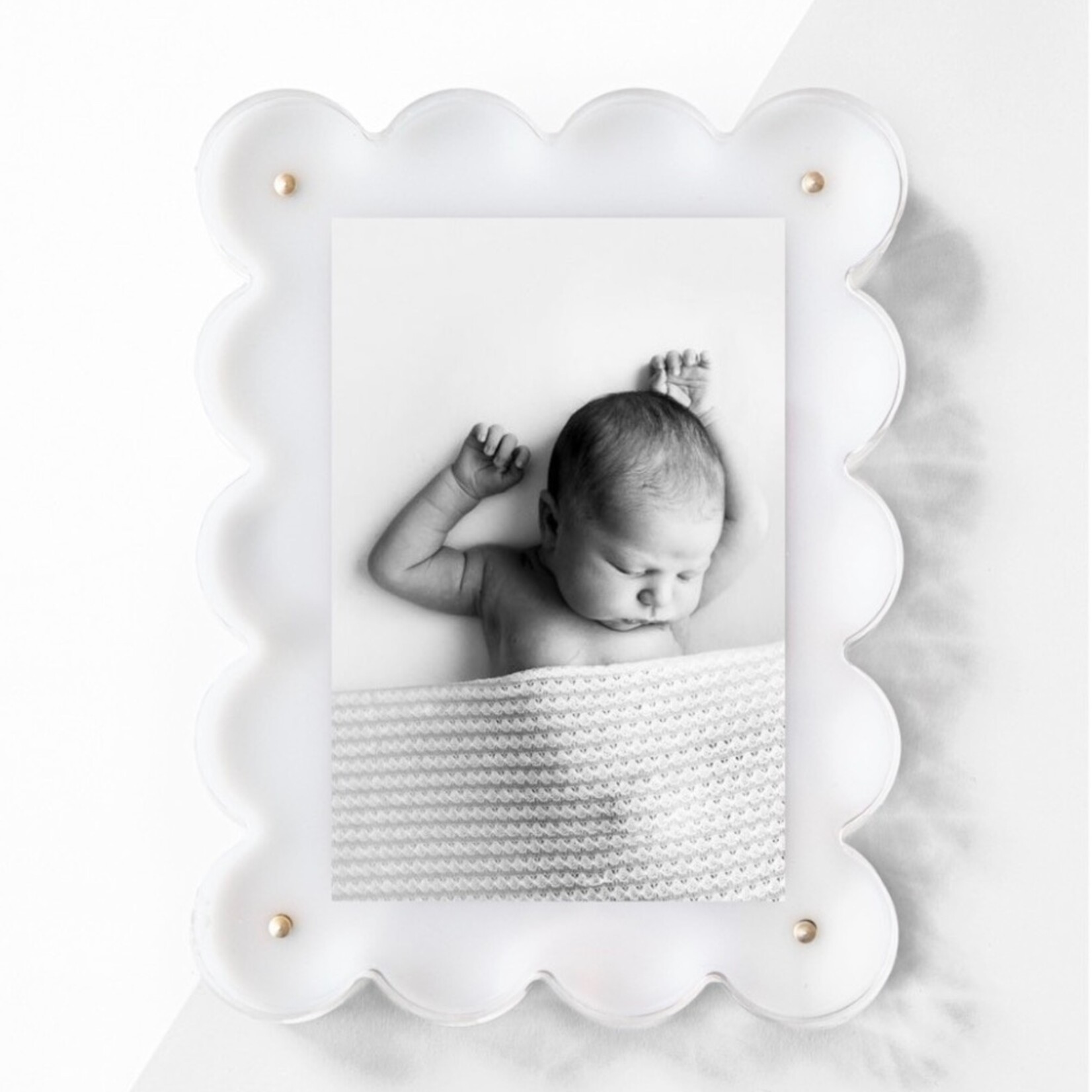 Scalloped Acrylic Frame 4 x 6