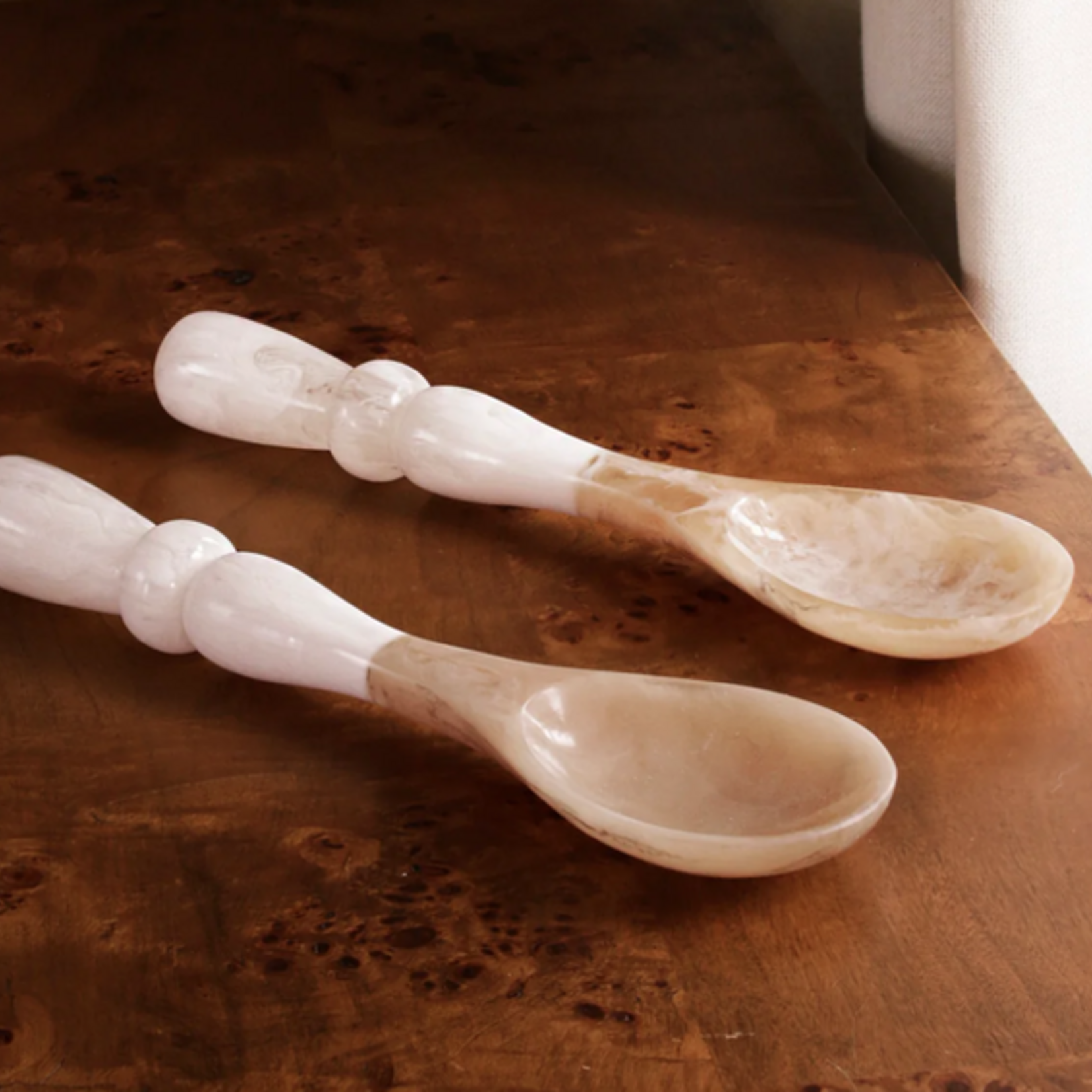 RESIN Alabaster Salad Servers (White Swirl)
