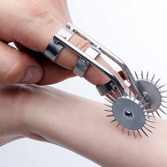 Master Series Master Series Spikes Double Finger Pinwheel