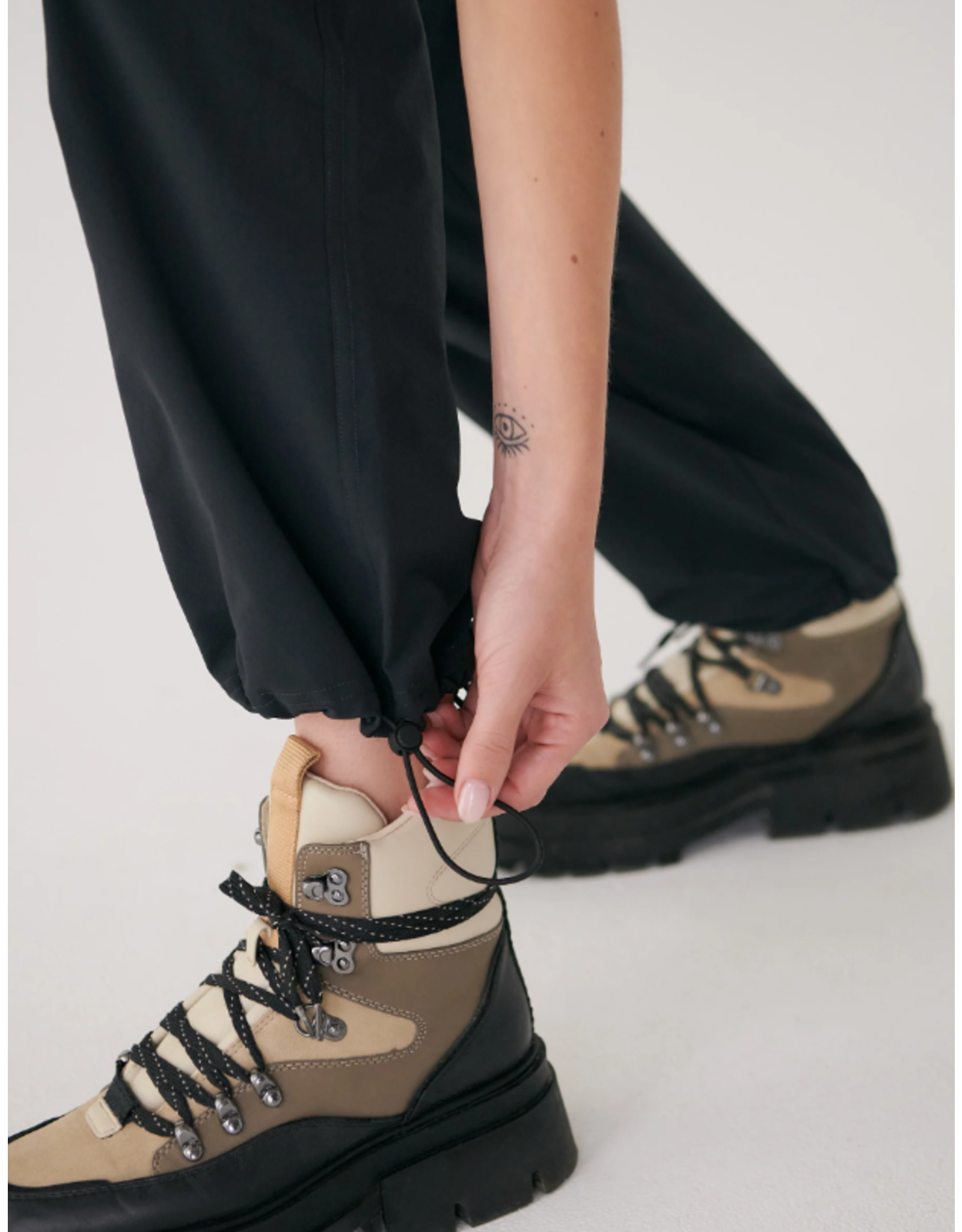 LOLË LSW4538 MOMENTUM TECH  CARGO PANT