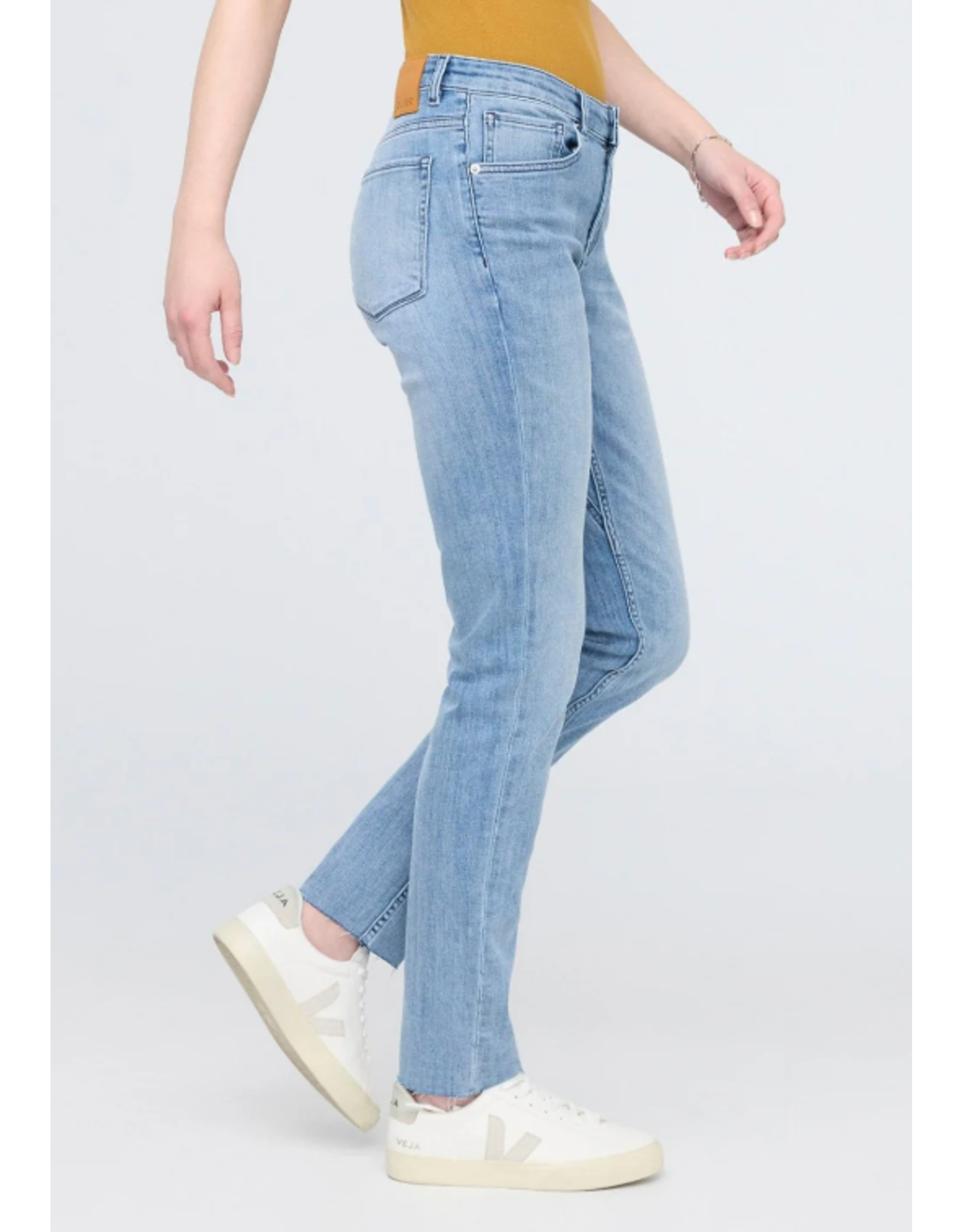 DUER WFLR4515 Performance Denim Girlfriend Jean
