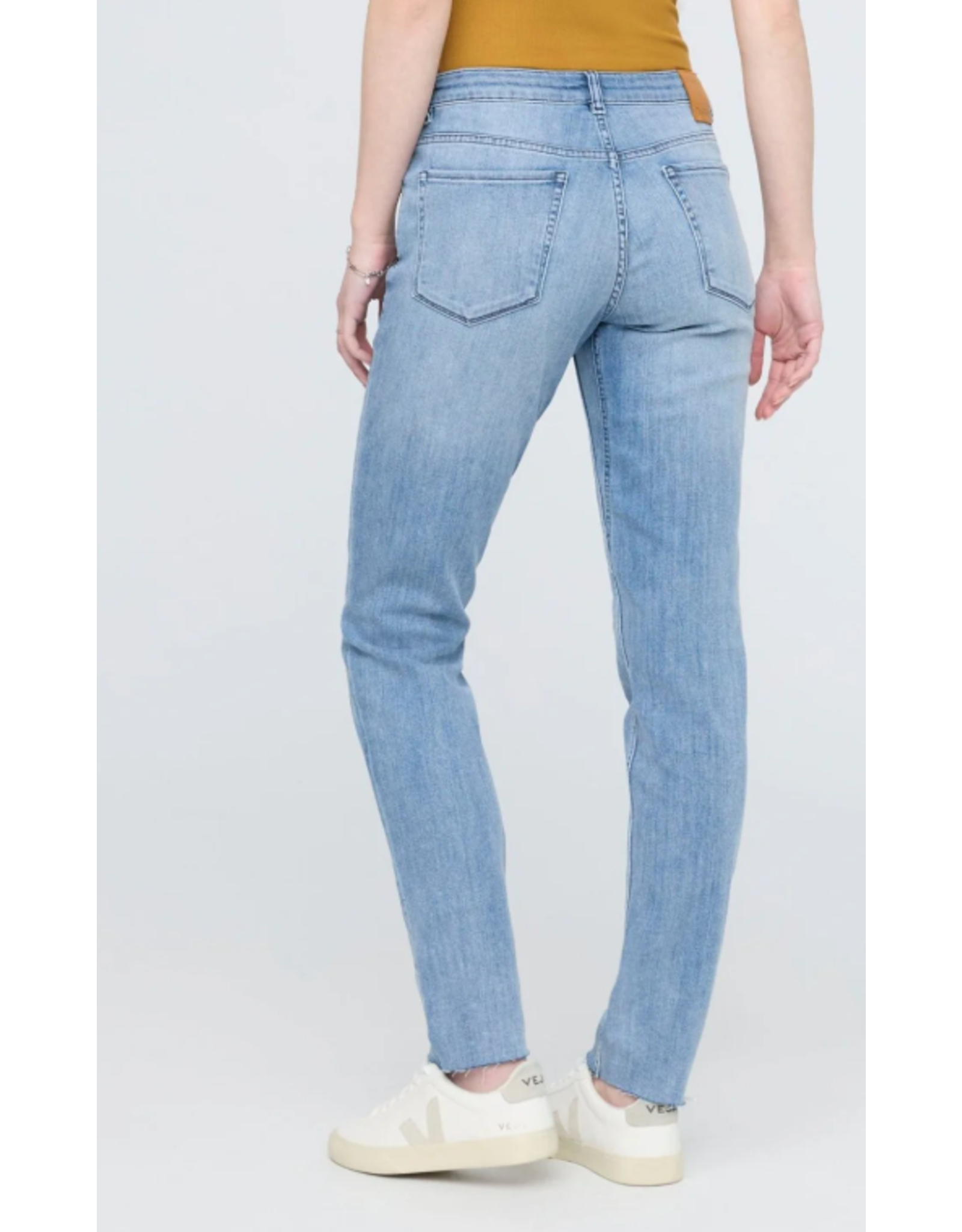 DUER WFLR4515 Performance Denim Girlfriend Jean