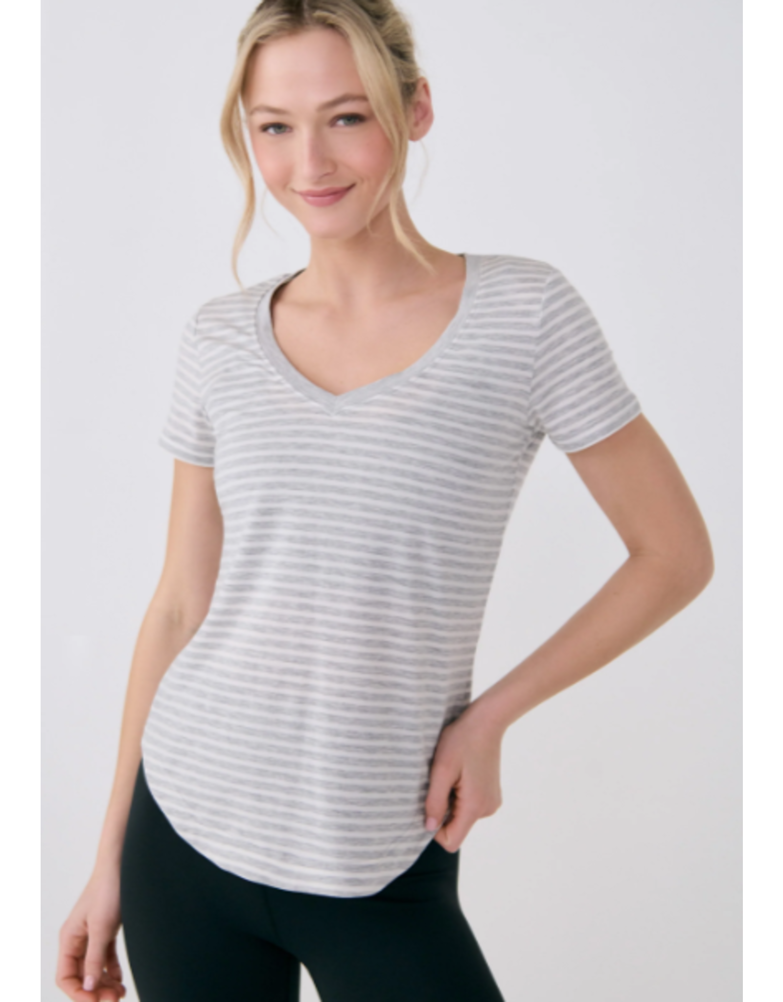 LOLË LSW4613 DYNAMIC V-NECK