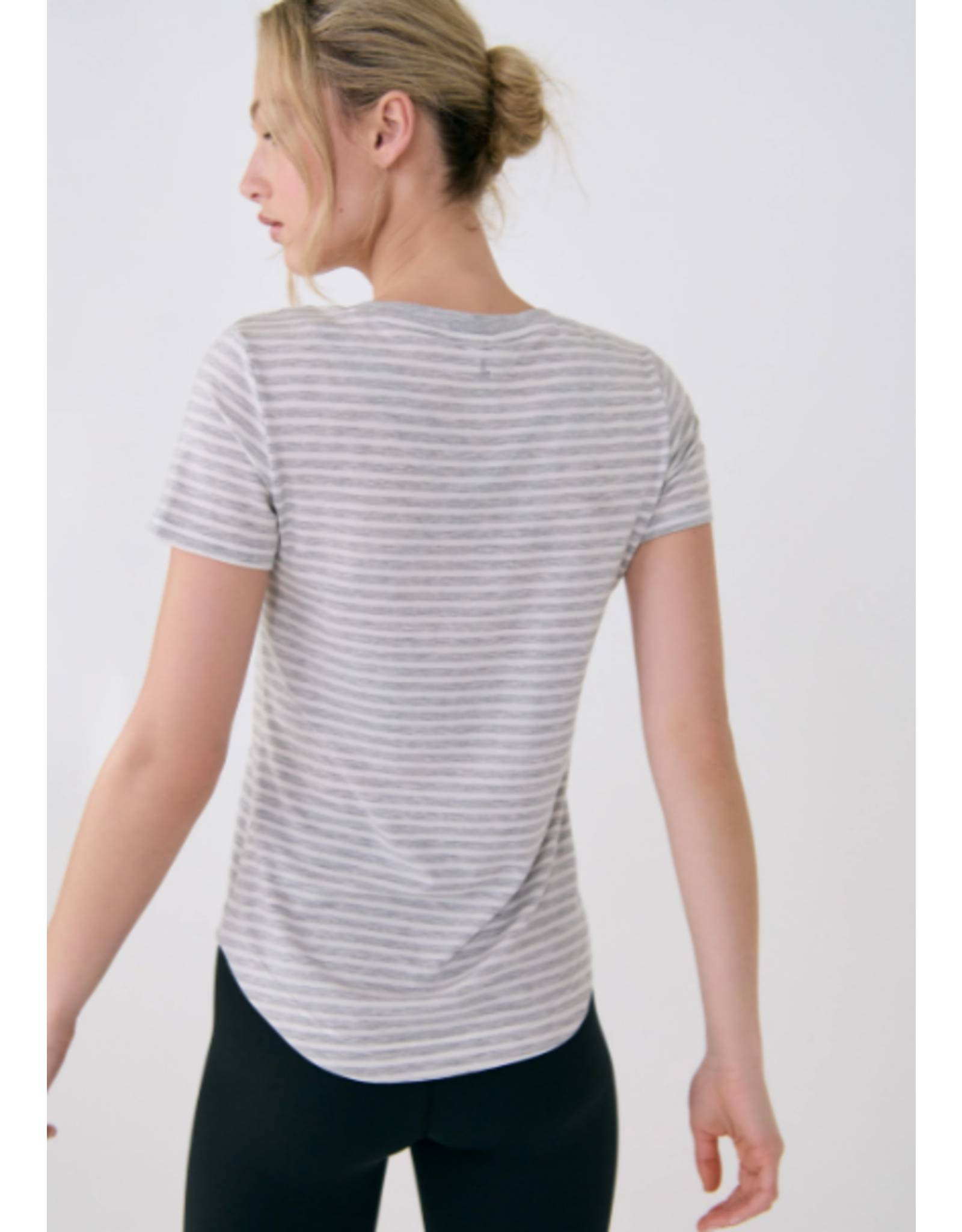 LOLË LSW4613 DYNAMIC V-NECK