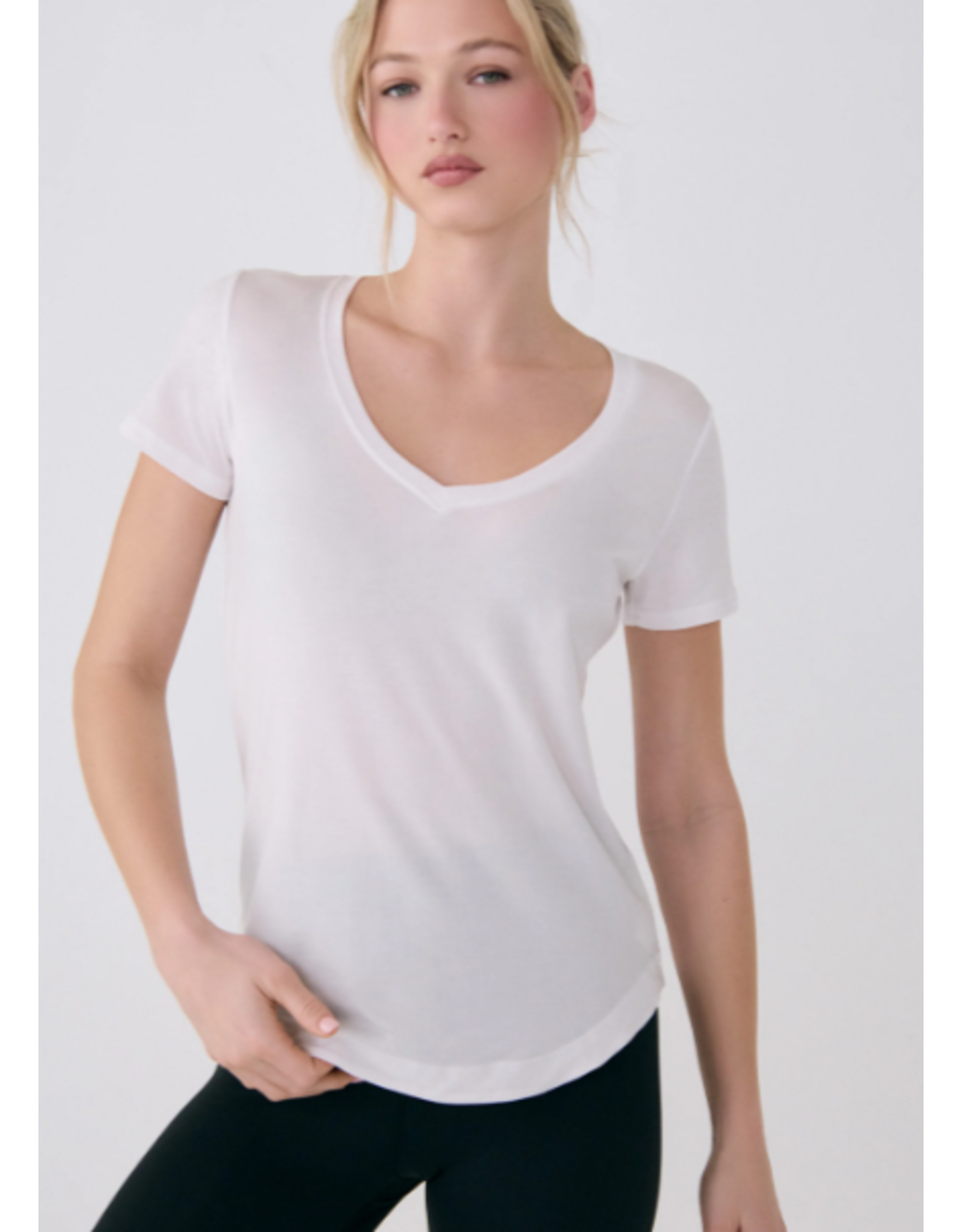 LOLË LSW4613 DYNAMIC V-NECK